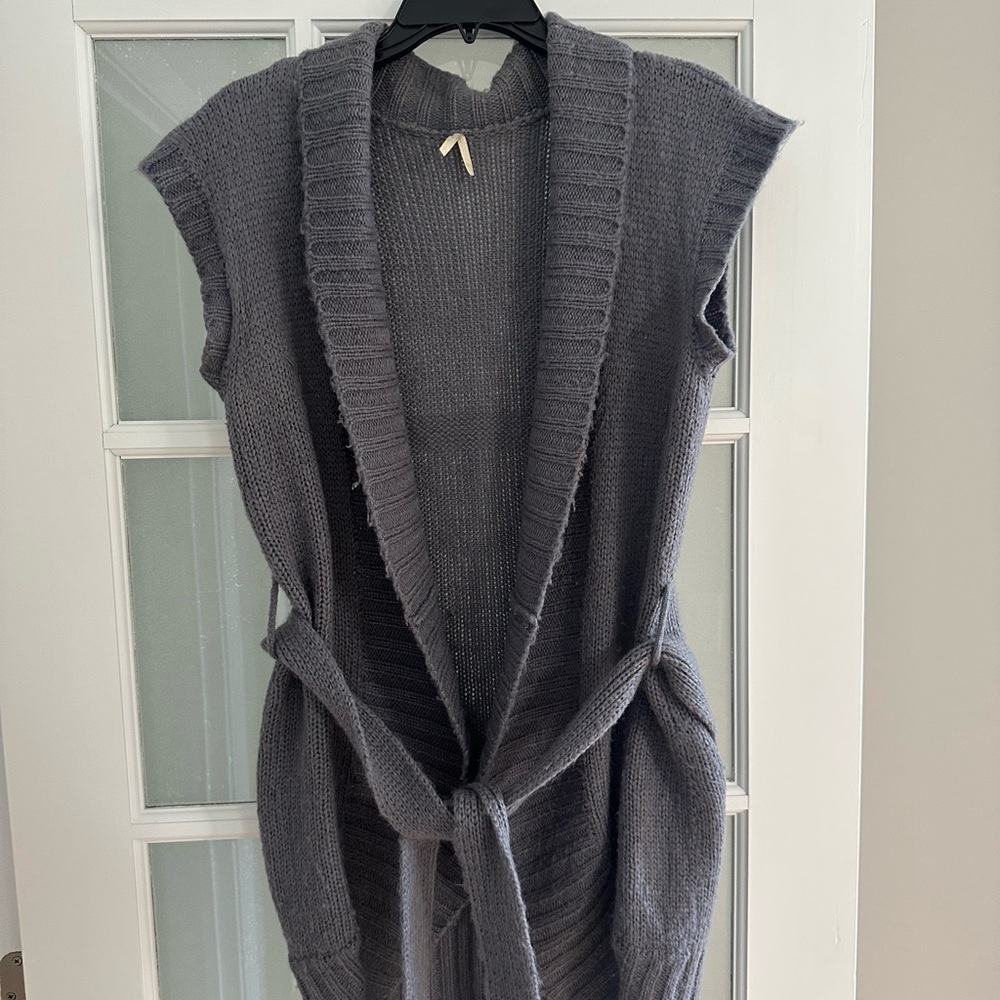 Chic Gray Knit Cardigan with Belt
